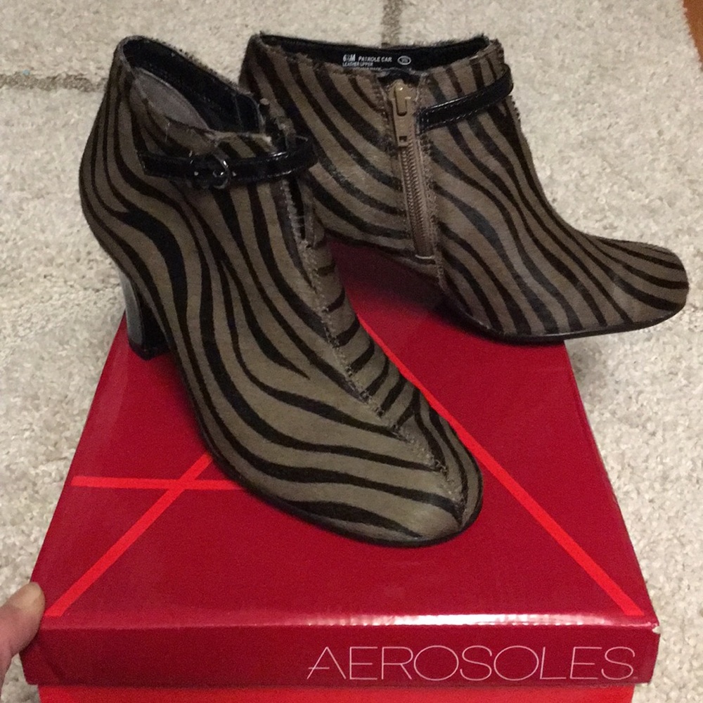 Aerosoles Zebra Bootie w heel and zipper - Picture 1 of 6